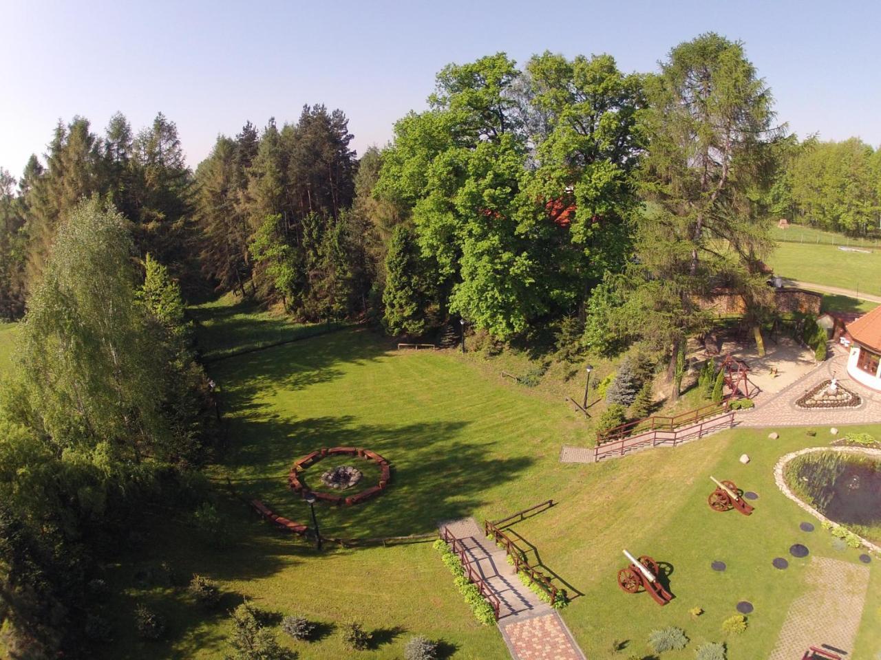 Zajazd Zlota Iglica Pogrzebien Exteriör bild