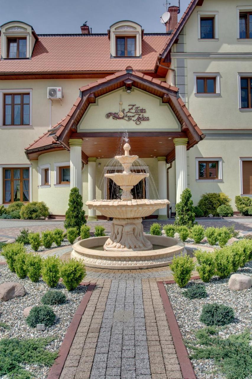 Zajazd Zlota Iglica Pogrzebien Exteriör bild